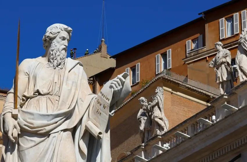 Vaticano instala chaminé que sinalizará escolha do novo papa