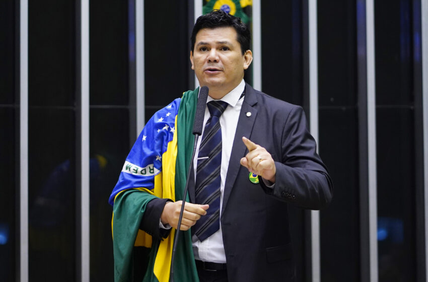 Representação contra Gilvan da Federal por ofensas a Gleisi Hoffmann é assinada por Hugo Motta
