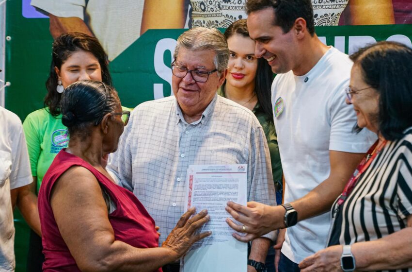João Azevêdo e Lucas Ribeiro cumprem agenda em cidades do Sertão com entrega de obras e escutam população