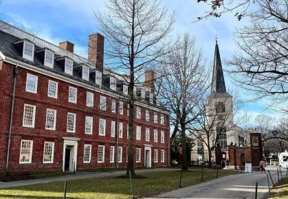 Afiliados à Harvard também entram na mira de restrições de visto de Trump