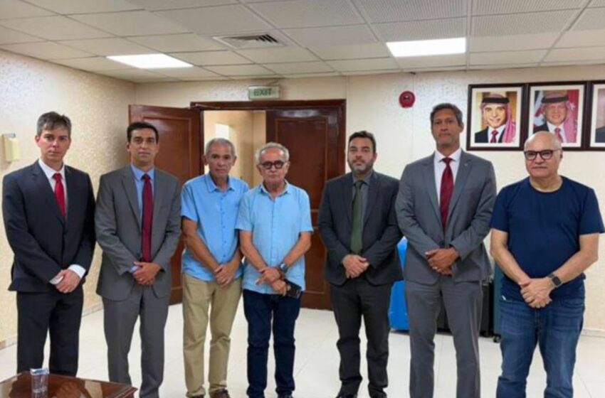 Prefeitos do Brasil atravessam fronteira de Israel para a Jordânia
