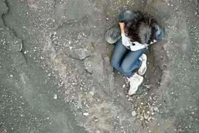  Brasileira cai durante trilha a vulcão e aguarda resgate na Indonésia