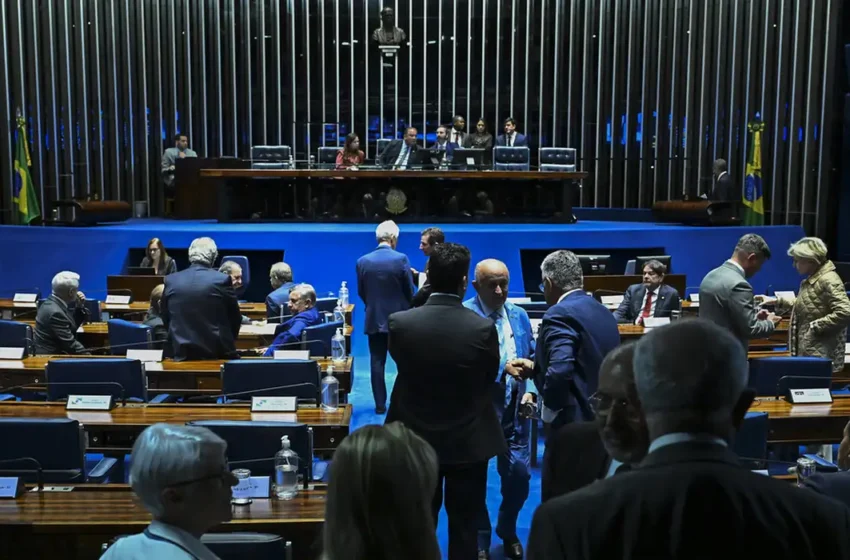 Senado aprova projeto que aumenta penas para crimes em escolas; texto segue para sanção presidencial