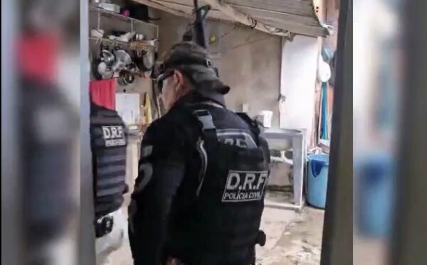 Grupo criminoso é alvo de operação da polícia civil em Campina Grande por envolvimento em assaltos e invasões