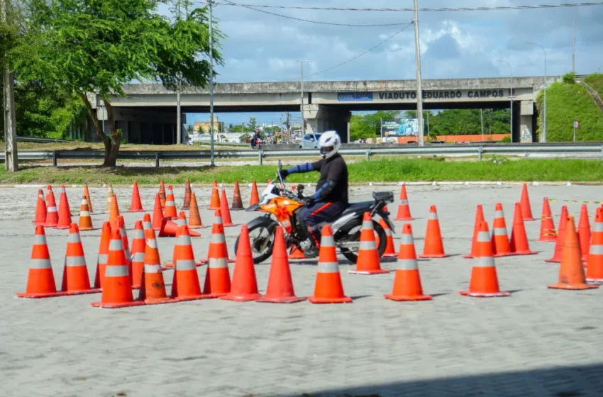 Samu realiza testes de habilidade para curso de formação de profissionais para atuar em motolâncias