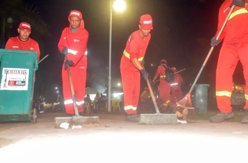  Agentes da Emlur realizam limpeza após festejos do São João Multicultural
