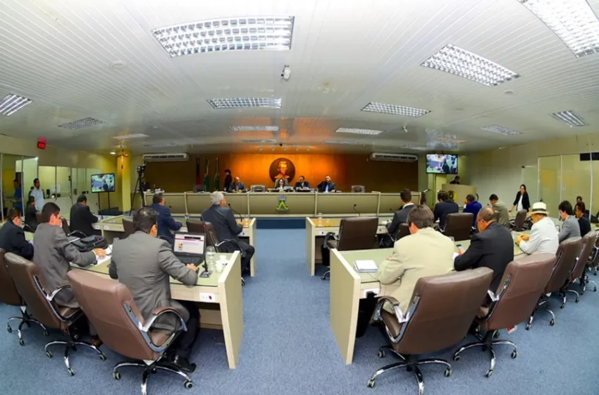  Ausência de Bruno Cunha Lima adia votação da LDO em Campina Grande por falta de emendas parlamentares