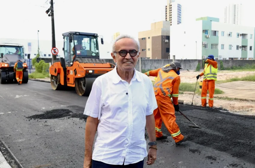 Cícero Lucena projeta conclusão de drenagem e inspeciona pavimentação de vias no bairro do Aeroclube