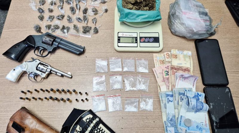  Polícia Militar apreende arma e drogas em “beco do tráfico” na cidade de Lagoa Seca