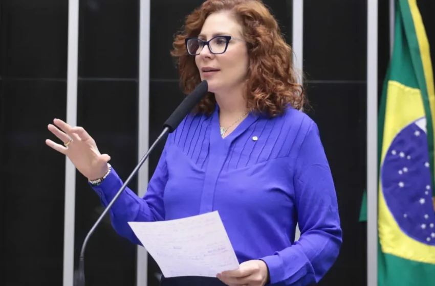 Pedido de extradição de Carla Zambelli já foi protocolado na Itália