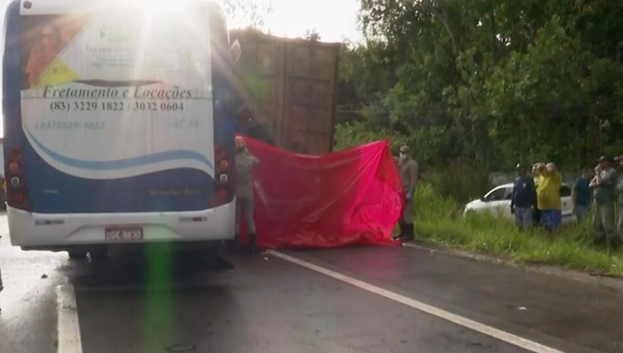 Acidente entre ônibus e caminhão deixa vítima fatal na estrada para Santa Rita
