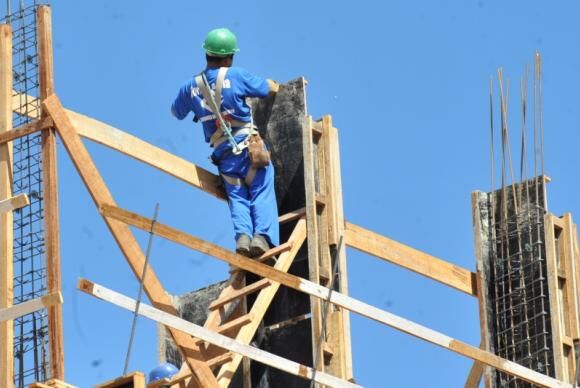  Trabalhadores da construção civil em João Pessoa anunciam possibilidade de greve a partir de segunda-feira.