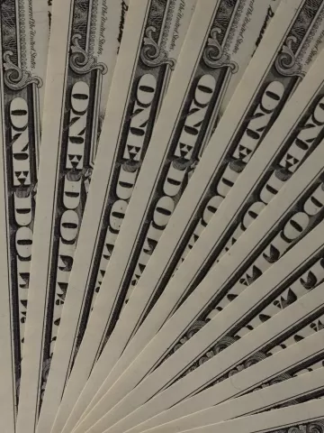 Dólar desaba fechando no menor valor desde Outubro passado; veja os números