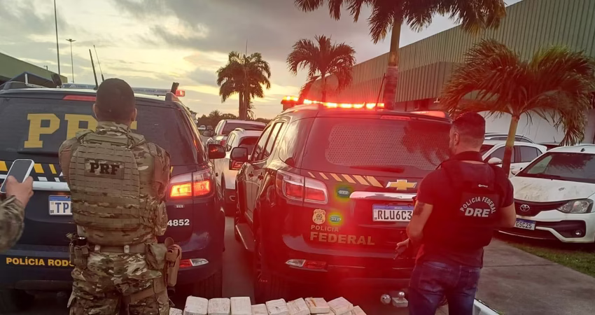 PRF e PF apreendem 162 kg de cocaína em carreta na BR-101, em Bayeux