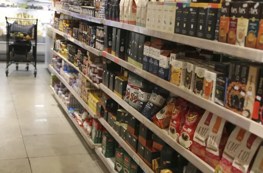 Comércio perde fôlego em abril e apresenta queda de 0,4% após três meses de alta