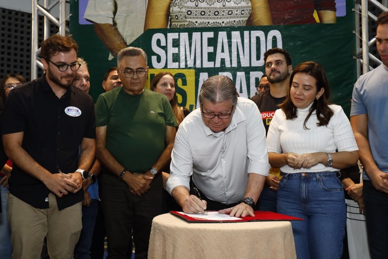 João Azevêdo participa de plenária do Orçamento Democrático em Pombal e anuncia mais de R$ 20 milhões em investimentos