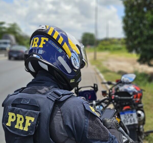  Condutor perde controle e veículo aquaplana na BR-101, em Santa Rita, após fortes chuvas