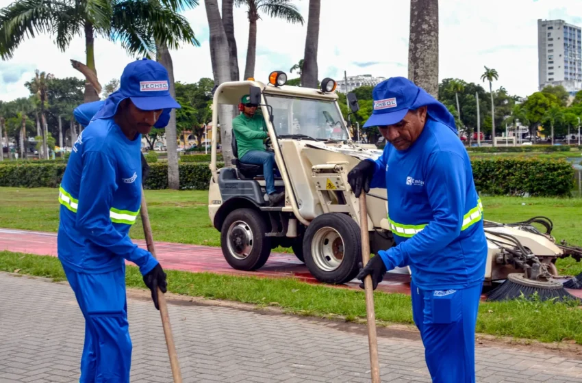  Equipes da Emlur intensificam ações de limpeza e manutenção no Centro de João Pessoa para a Festa das Neves
