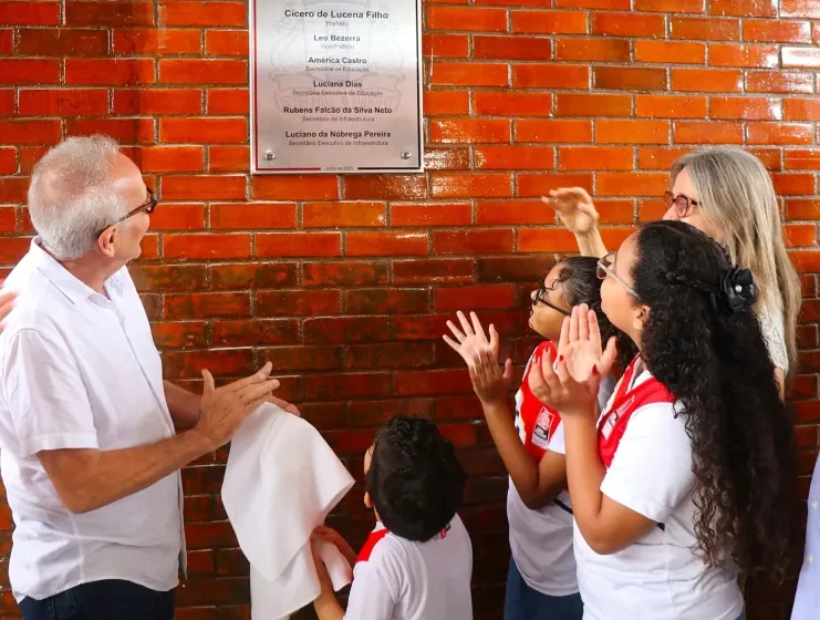  Cícero Lucena entrega 51ª escola reconstruída com tecnologia e estrutura moderna