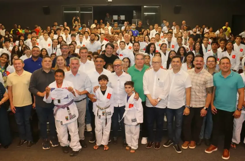 Cícero Lucena reforça apoio ao esporte e entrega 352 quimonos a atletas de jiu-jítsu