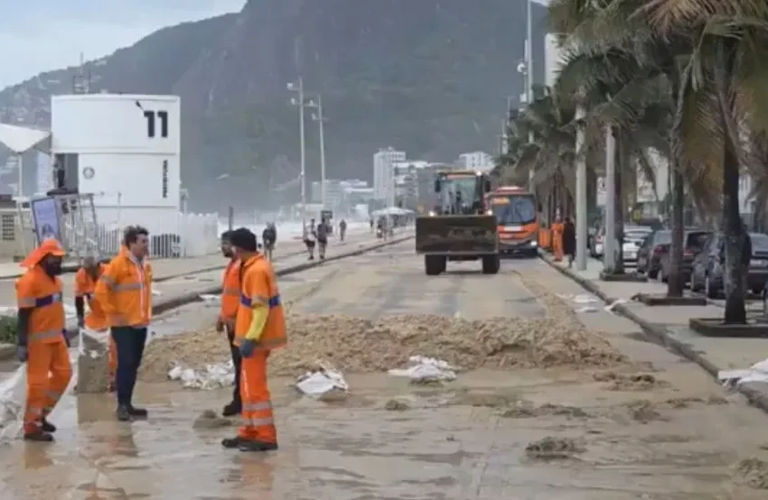 Forte ressaca atinge o Rio de Janeiro com ondas de até 3,7 metros