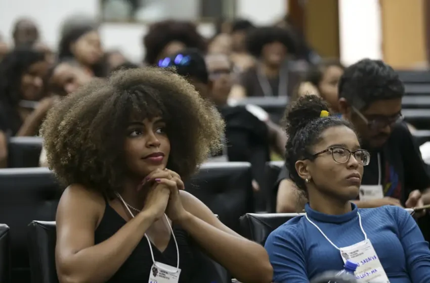 Estudo aponta desigualdade racial no acesso à pós-graduação e ao mercado de trabalho no Brasil