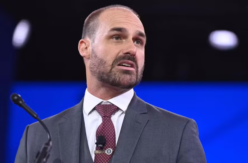 Aliados tentam evitar perda de mandato de Eduardo Bolsonaro com projeto de mandato remoto