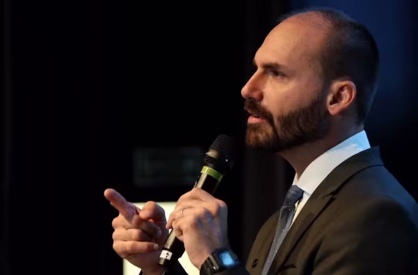  Eduardo Bolsonaro diz que “Brasil será mergulhado no caos” se não ceder a Trump