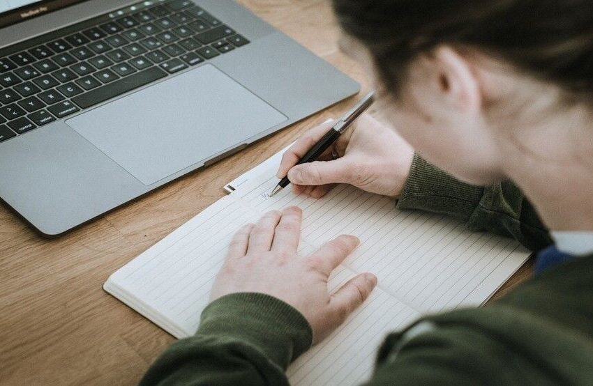  Santander e British Council oferecem 10 mil bolsas para curso online de inglês com foco corporativo