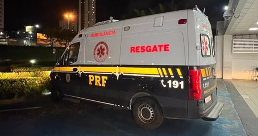 Motociclistas ficam gravemente feridos após colisão com caminhão e van na BR-230, na Grande João Pessoa
