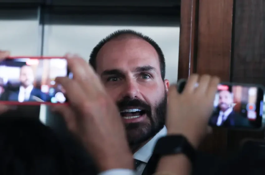 Moraes prorroga inquérito que investiga Eduardo Bolsonaro