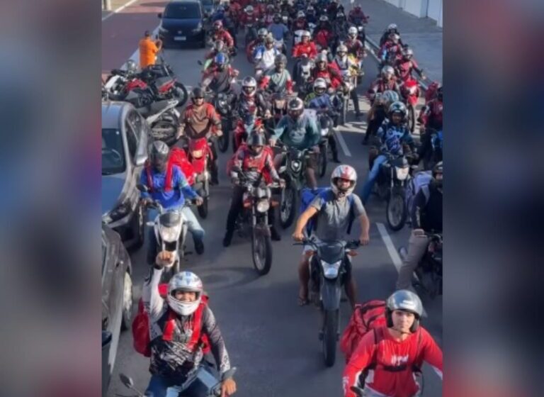 Motoboys por aplicativo fazem manifestação em João Pessoa e pedem reajuste na tarifa por entrega