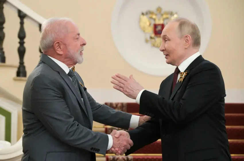  Lula e Putin conversam por telefone sobre encontro com Donald Trump