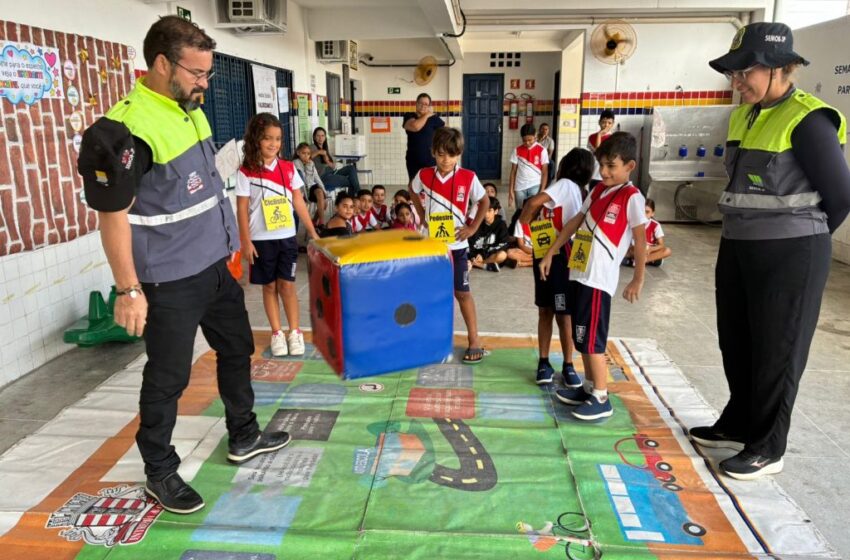  Semob-JP leva educação de trânsito a escola municipal no bairro Treze de Maio