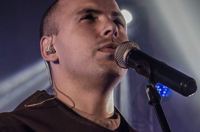  Frei Gilson recebe convite especial de Dom Delson antes de show na orla de João Pessoa