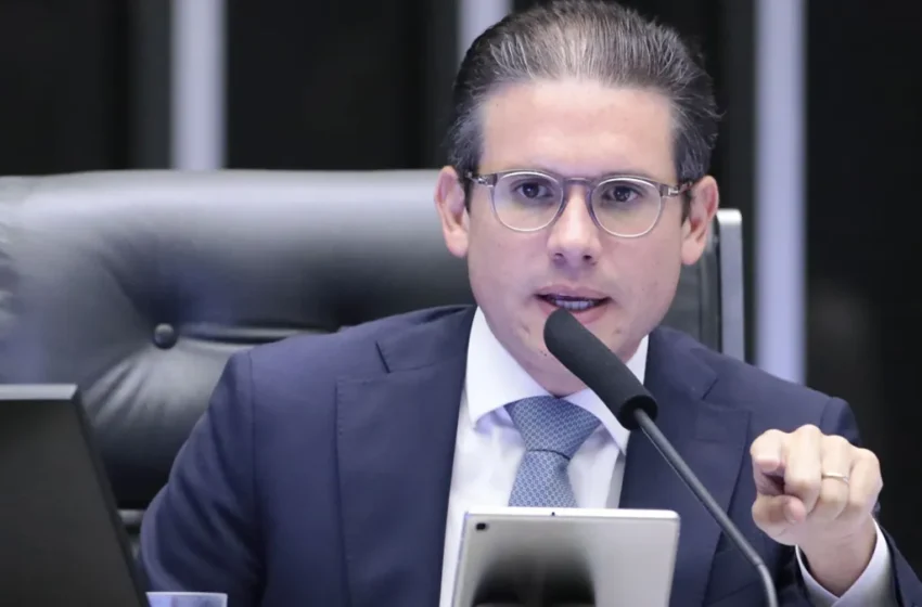 Câmara prepara punições a deputados que obstruírem sessões após ocupação do plenário