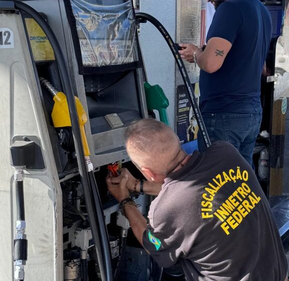 Procon-JP autua 29 postos de combustíveis por aumento indevido no preço da gasolina