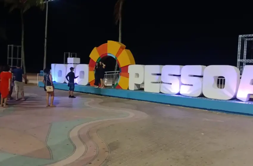  Prefeitura instala iluminação especial em letreiro no Busto de Tamandaré