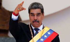  EUA elevam recompensa para US$ 50 milhões por informações que levem à prisão de Nicolás Maduro e Venezuela responde