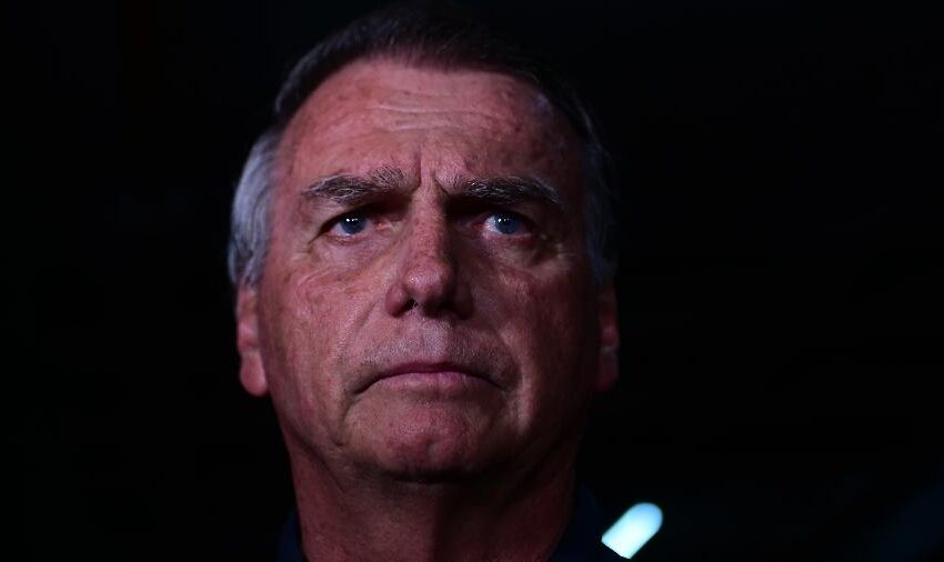 Bolsonaro recebe visitas e segue tratamento médico na primeira semana de prisão domiciliar