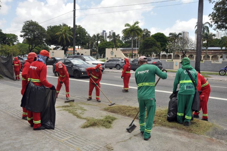  Emlur realiza grande operação de limpeza na Avenida Epitácio Pessoa