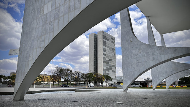  Governo Lula aumenta repasse de emendas em meio a crise política e julgamento de Bolsonaro