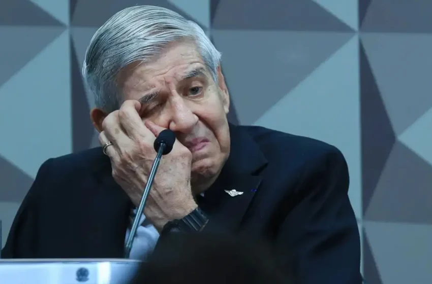 Defesa de General Augusto Heleno nega participação em trama golpista e destaca afastamento de Bolsonaro