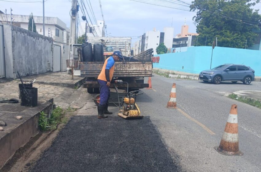  Operação Tapa-Buraco realizada pela Prefeitura de João Pessoa atende 42 bairros da capital nesta quinta-feira (25)