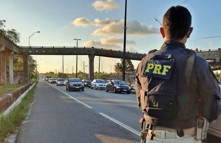  Acidentes na BR-101: Toyota Hilux capota e Fiat Fiorino sai da pista em João Pessoa e Rio Tinto