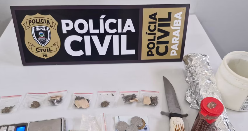  Duas mulheres são presas por suspeita de tráfico de drogas em Piancó