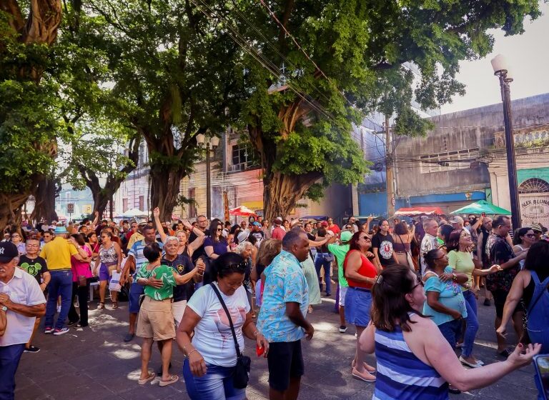  Samba Se Ata anima público do Sabadinho Bom com ritmos em diversas vertentes