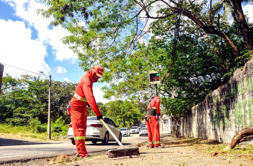  Emlur realiza serviços de roço e capinação em nove bairros da Capital