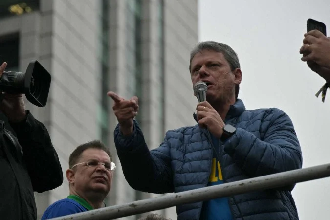 Tarcísio de Freitas retorna a Brasília para reforçar articulação por anistia a Bolsonaro