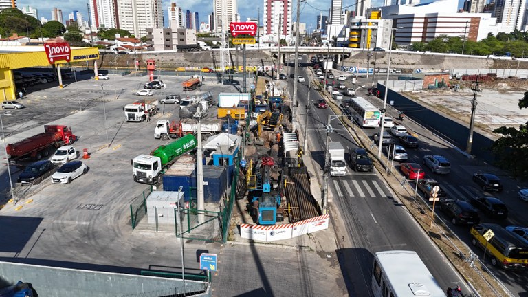  Obra da Cagepa altera tráfego na Avenida Tancredo Neves, em João Pessoa